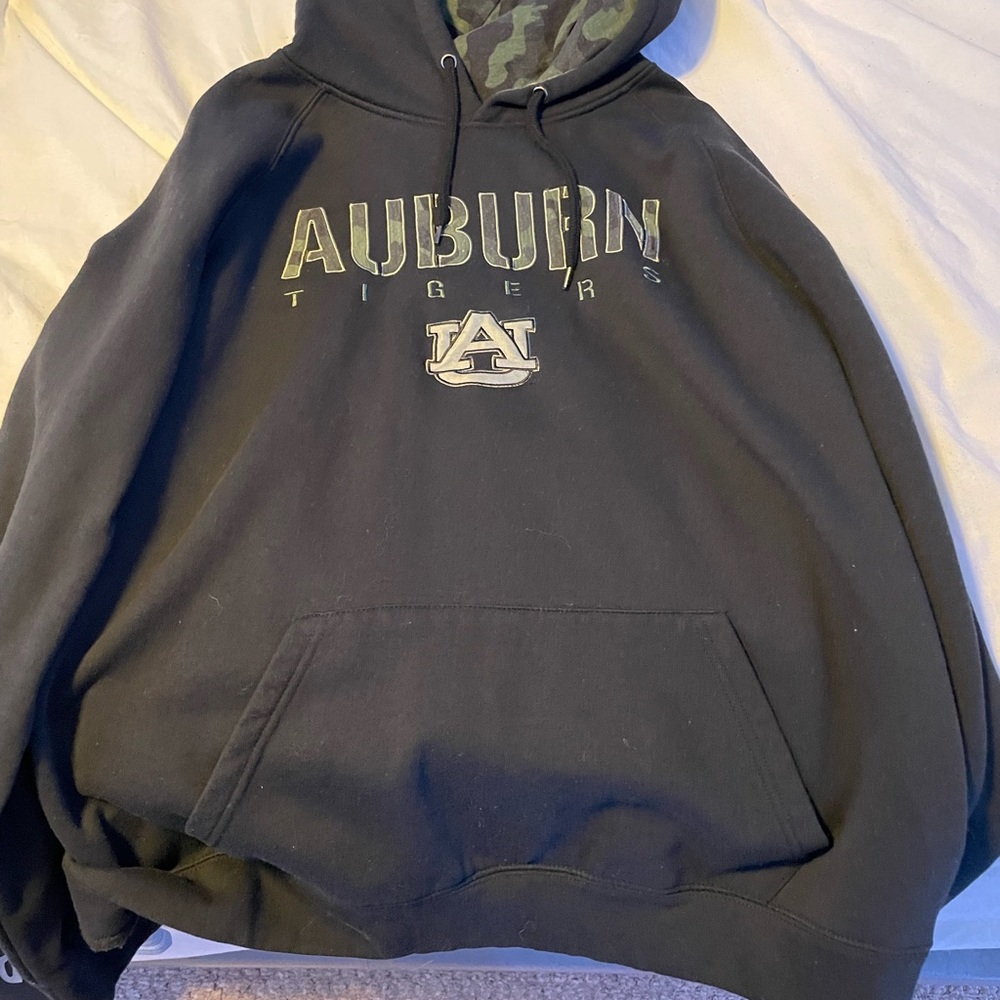 Auburn tigers Hoodie, Color Black, Brand Colosseum, Size Extra Large